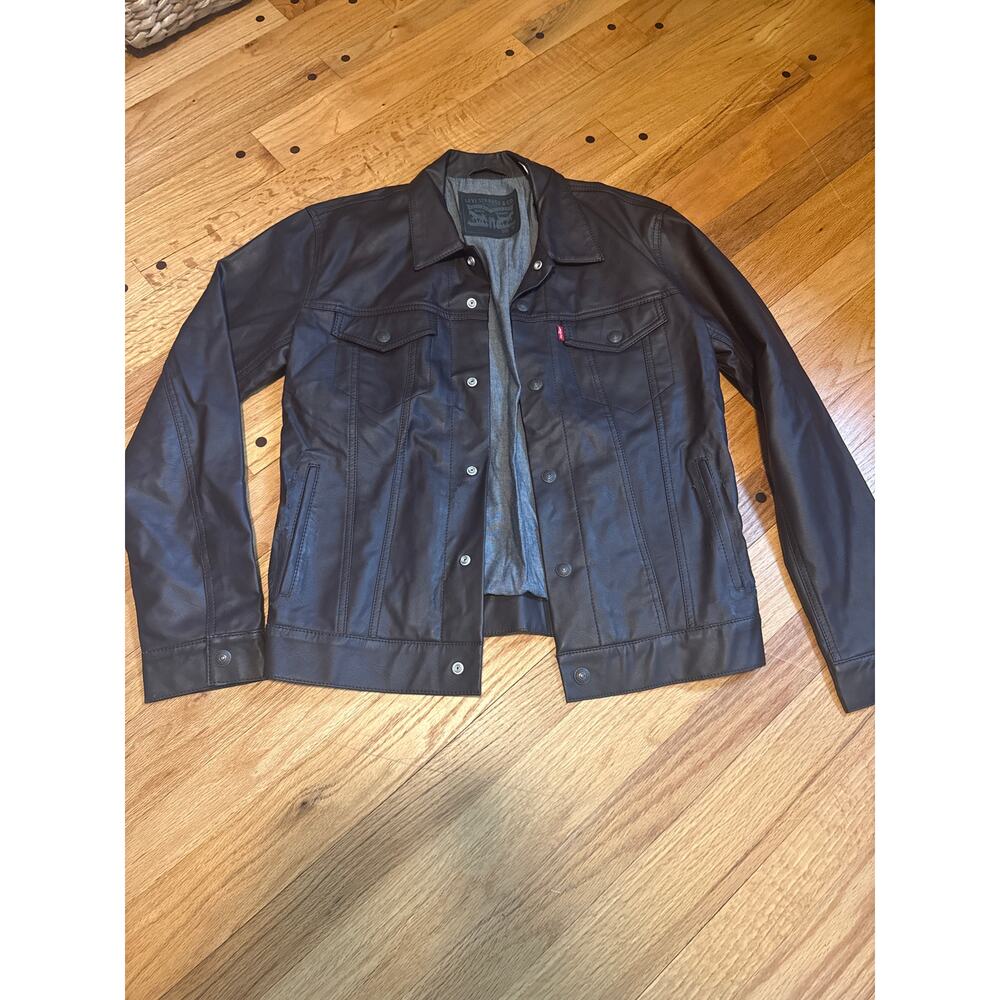NEW** Levi's® Men's Midweight Faux Leather Trucker Jacket **read